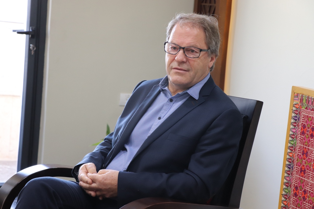 بلدية بيت لحم تستقبل 10 وفود من مدن متوأمة وشريكة  والمعهد الأرزق من روما يتبرع بمعدات طبية لبلدية بيت لحم