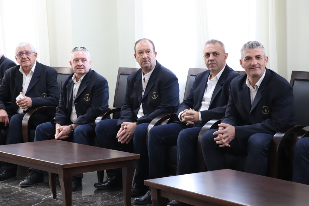 بلدية بيت لحم تستقبل 10 وفود من مدن متوأمة وشريكة  والمعهد الأرزق من روما يتبرع بمعدات طبية لبلدية بيت لحم