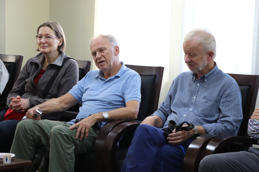 بلدية بيت لحم تستقبل 10 وفود من مدن متوأمة وشريكة  والمعهد الأرزق من روما يتبرع بمعدات طبية لبلدية بيت لحم