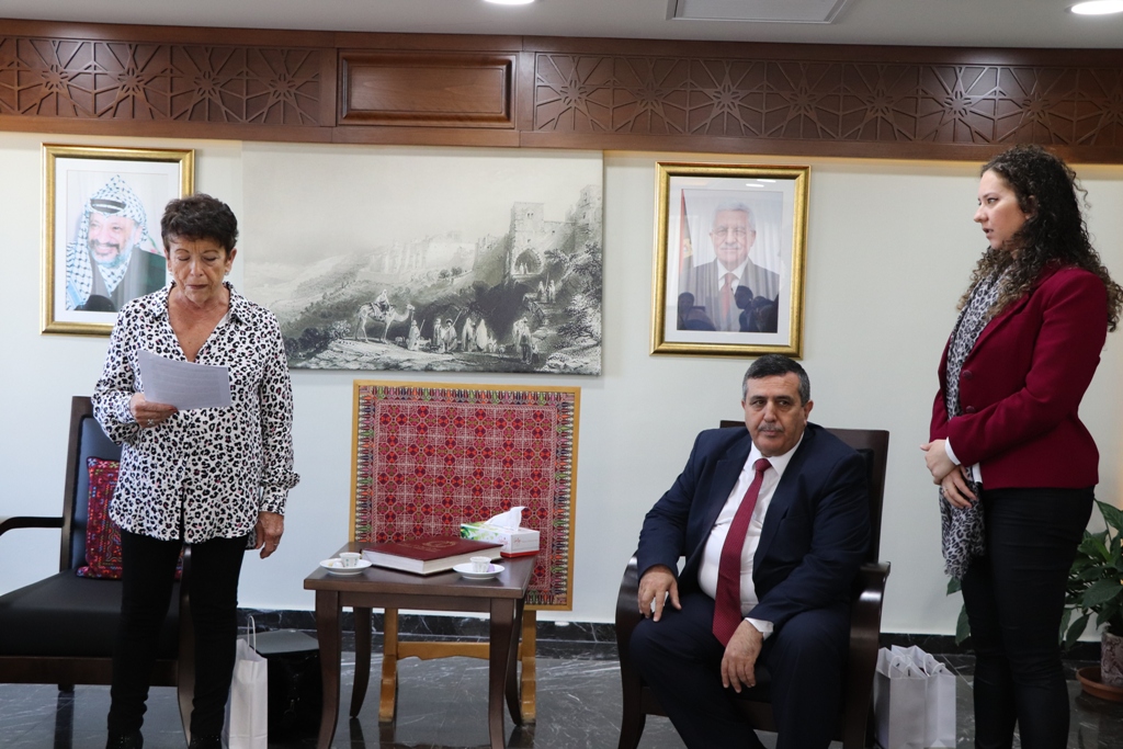 بلدية بيت لحم تستقبل 10 وفود من مدن متوأمة وشريكة  والمعهد الأرزق من روما يتبرع بمعدات طبية لبلدية بيت لحم