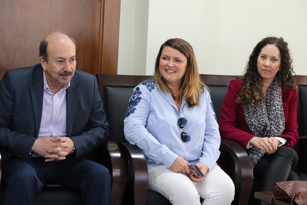 بلدية بيت لحم تستقبل 10 وفود من مدن متوأمة وشريكة  والمعهد الأرزق من روما يتبرع بمعدات طبية لبلدية بيت لحم