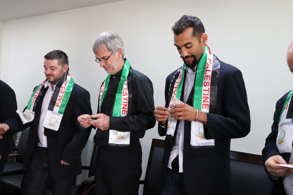 بلدية بيت لحم تستقبل 10 وفود من مدن متوأمة وشريكة  والمعهد الأرزق من روما يتبرع بمعدات طبية لبلدية بيت لحم