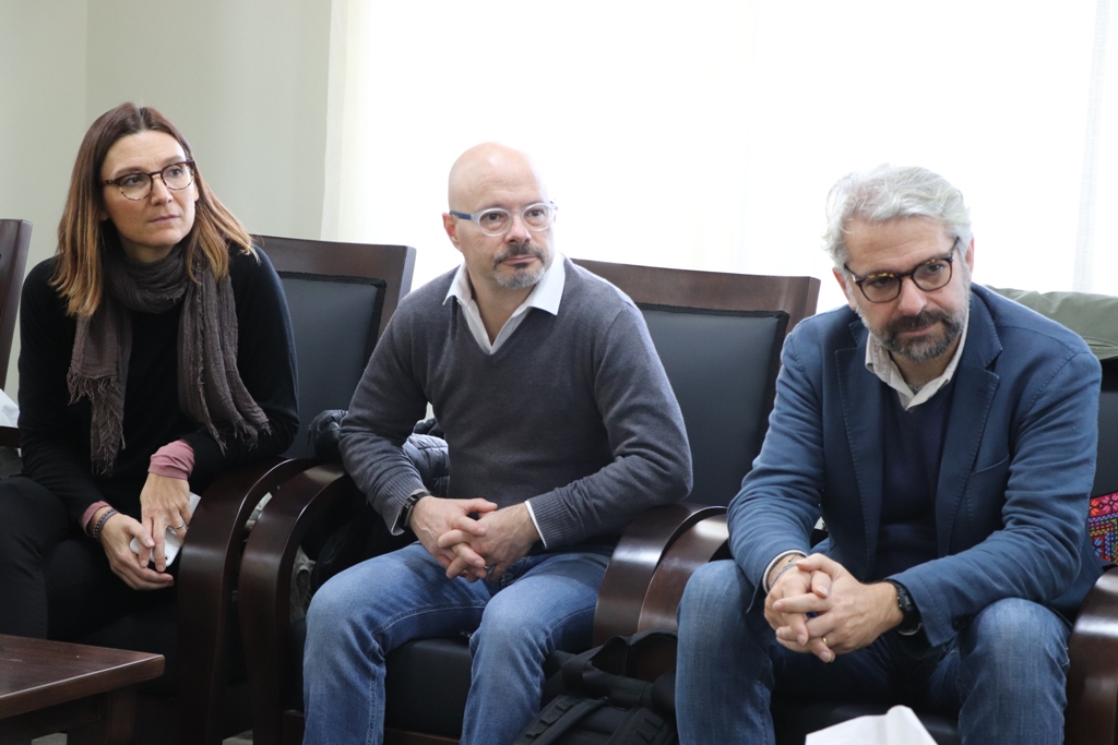 بلدية بيت لحم تستقبل 10 وفود من مدن متوأمة وشريكة  والمعهد الأرزق من روما يتبرع بمعدات طبية لبلدية بيت لحم