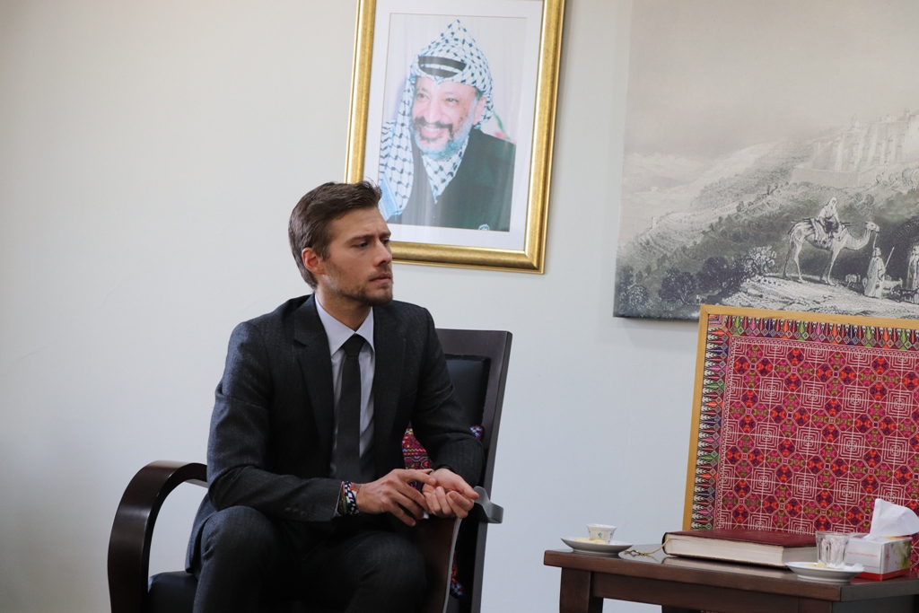 بلدية بيت لحم تستقبل 10 وفود من مدن متوأمة وشريكة  والمعهد الأرزق من روما يتبرع بمعدات طبية لبلدية بيت لحم