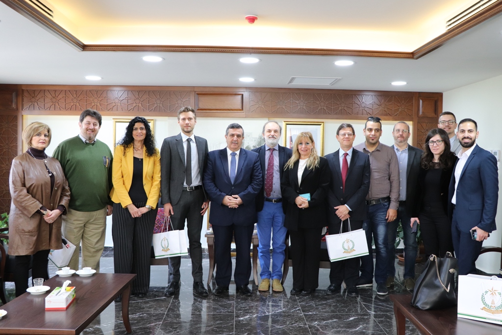 بلدية بيت لحم تستقبل 10 وفود من مدن متوأمة وشريكة  والمعهد الأرزق من روما يتبرع بمعدات طبية لبلدية بيت لحم