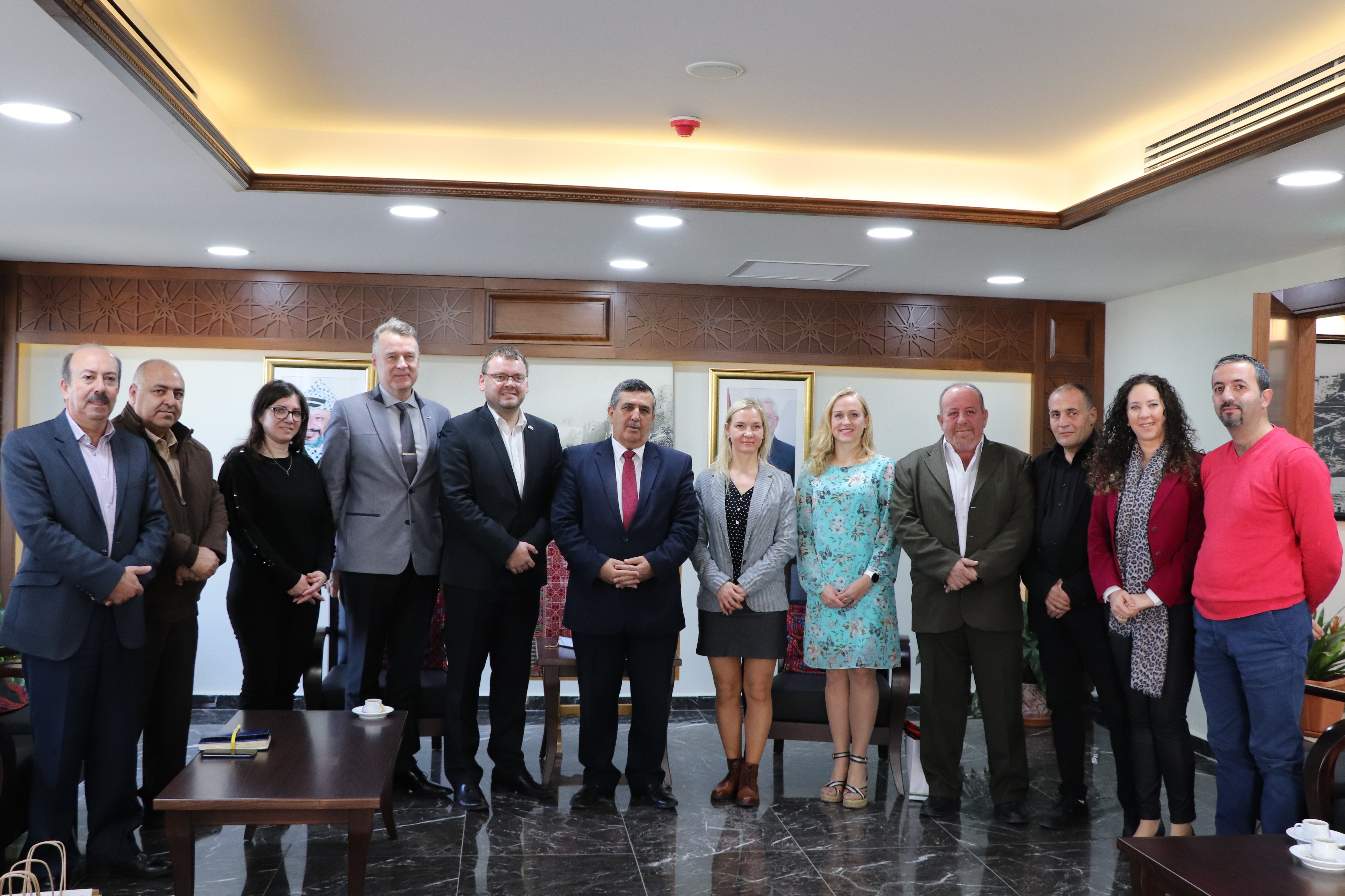 بلدية بيت لحم تستقبل 10 وفود من مدن متوأمة وشريكة  والمعهد الأرزق من روما يتبرع بمعدات طبية لبلدية بيت لحم