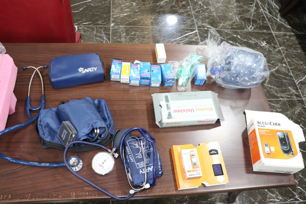 بلدية بيت لحم تستقبل 10 وفود من مدن متوأمة وشريكة  والمعهد الأرزق من روما يتبرع بمعدات طبية لبلدية بيت لحم