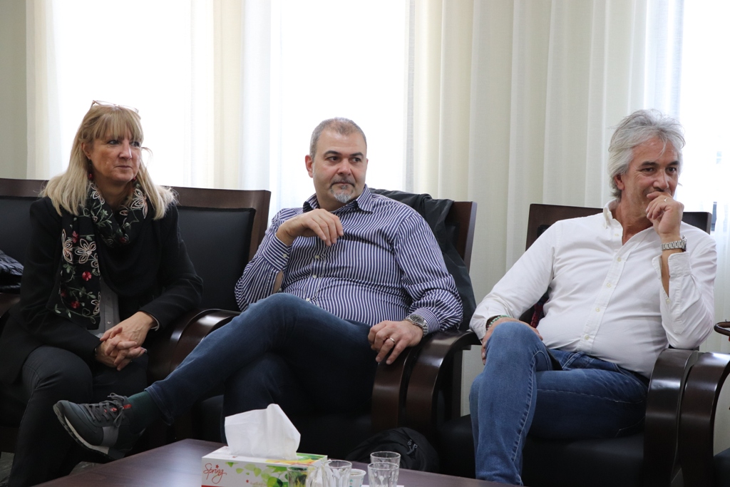 بلدية بيت لحم تستقبل 10 وفود من مدن متوأمة وشريكة  والمعهد الأرزق من روما يتبرع بمعدات طبية لبلدية بيت لحم