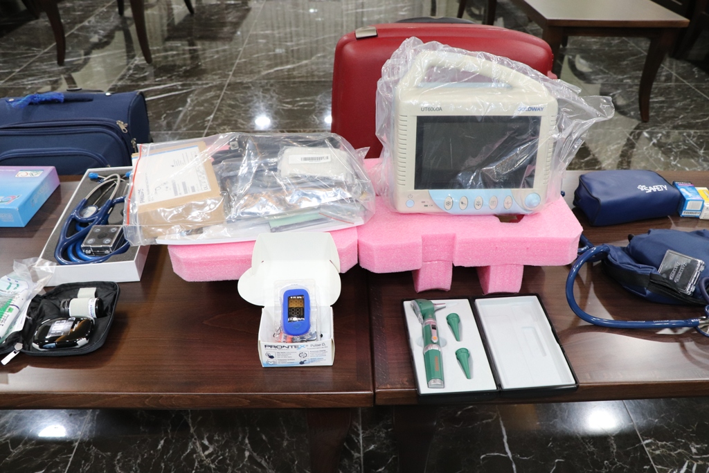 بلدية بيت لحم تستقبل 10 وفود من مدن متوأمة وشريكة  والمعهد الأرزق من روما يتبرع بمعدات طبية لبلدية بيت لحم