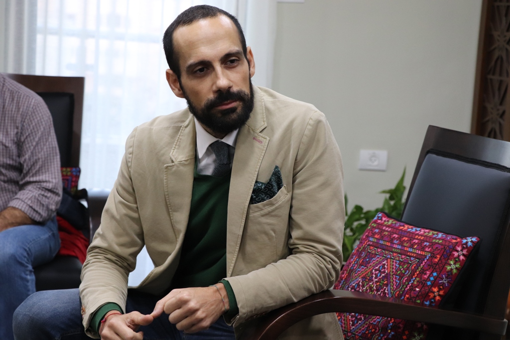 بلدية بيت لحم تستقبل 10 وفود من مدن متوأمة وشريكة  والمعهد الأرزق من روما يتبرع بمعدات طبية لبلدية بيت لحم