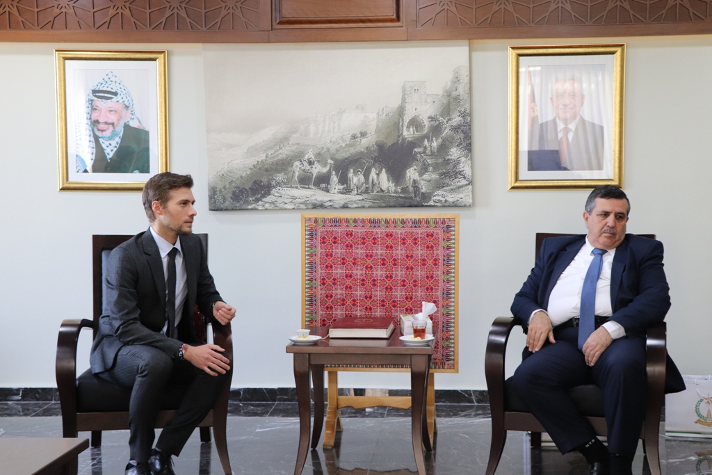 بلدية بيت لحم تستقبل 10 وفود من مدن متوأمة وشريكة  والمعهد الأرزق من روما يتبرع بمعدات طبية لبلدية بيت لحم