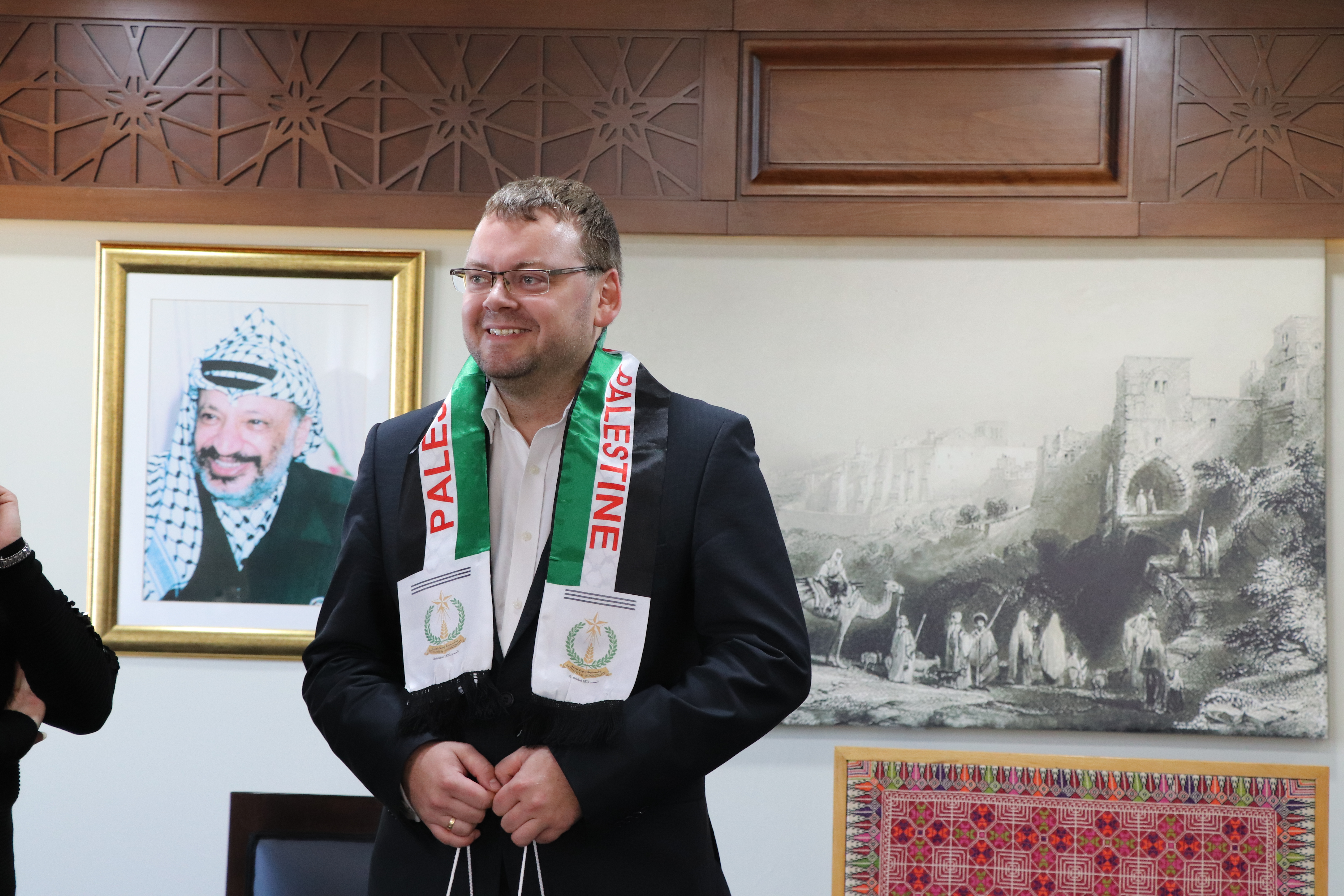 بلدية بيت لحم تستقبل 10 وفود من مدن متوأمة وشريكة  والمعهد الأرزق من روما يتبرع بمعدات طبية لبلدية بيت لحم