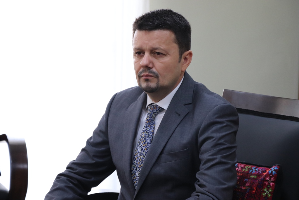 بلدية بيت لحم تستقبل 10 وفود من مدن متوأمة وشريكة  والمعهد الأرزق من روما يتبرع بمعدات طبية لبلدية بيت لحم