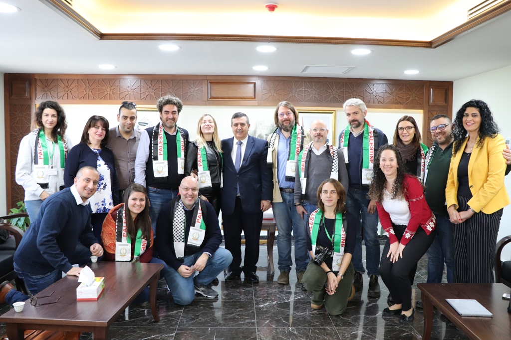 بلدية بيت لحم تستقبل 10 وفود من مدن متوأمة وشريكة  والمعهد الأرزق من روما يتبرع بمعدات طبية لبلدية بيت لحم