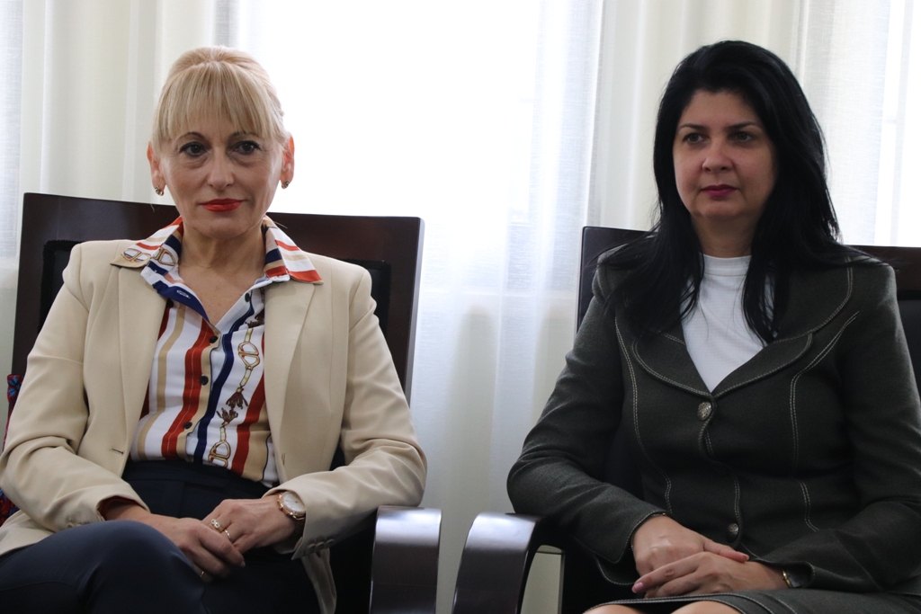 بلدية بيت لحم تستقبل 10 وفود من مدن متوأمة وشريكة  والمعهد الأرزق من روما يتبرع بمعدات طبية لبلدية بيت لحم