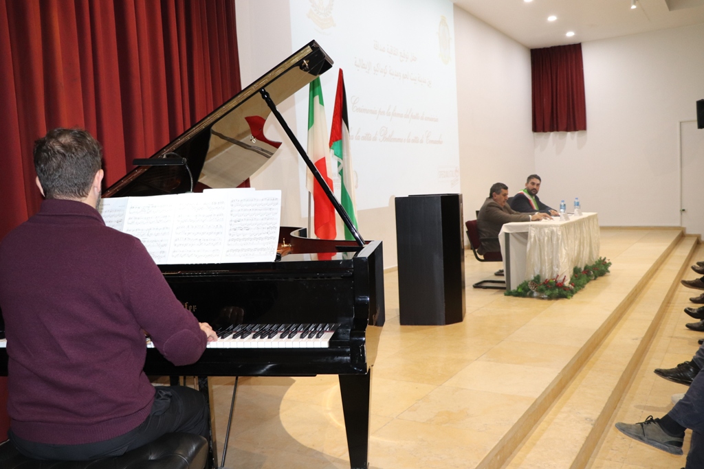 اتفاقية صداقة جديدة بين بلديتي بيت لحم وكوماكيو الإيطالية