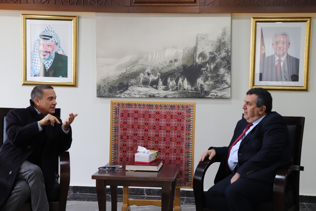 رئيس بلدية بيت لحم يستقبل الموسيقار الإيطالي باولو أولمي ويبحث معه سبل التعاون المشترك في فعاليات بيت لحم 2020