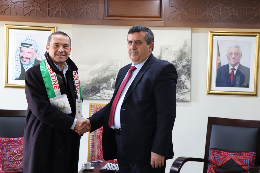 رئيس بلدية بيت لحم يستقبل الموسيقار الإيطالي باولو أولمي ويبحث معه سبل التعاون المشترك في فعاليات بيت لحم 2020