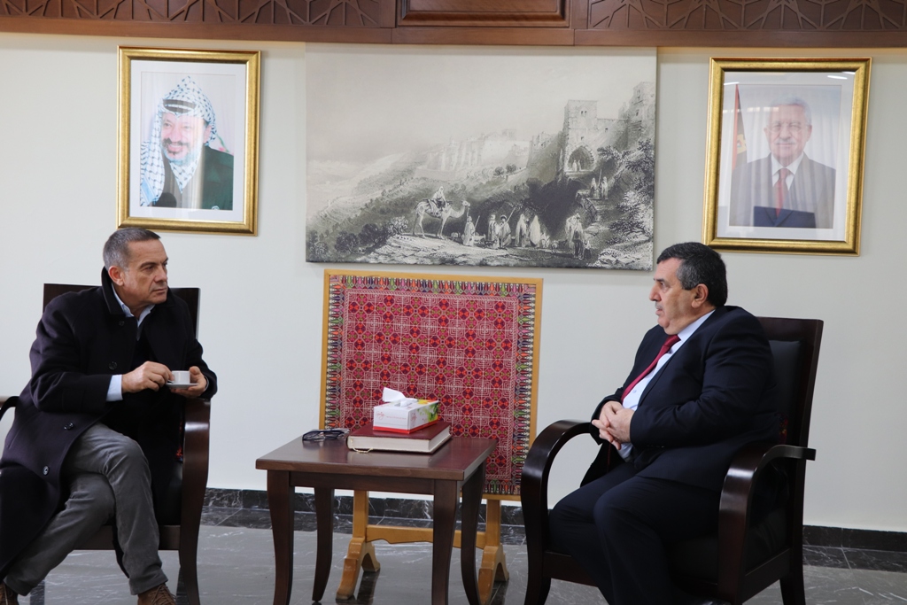 رئيس بلدية بيت لحم يستقبل الموسيقار الإيطالي باولو أولمي ويبحث معه سبل التعاون المشترك في فعاليات بيت لحم 2020