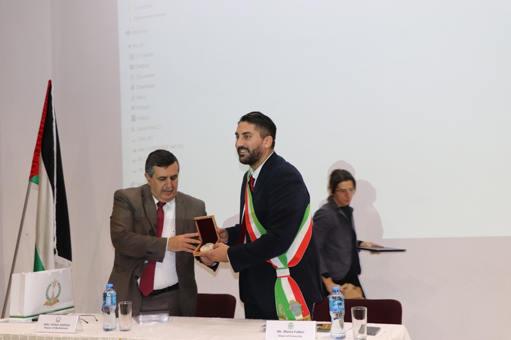 اتفاقية صداقة جديدة بين بلديتي بيت لحم وكوماكيو الإيطالية