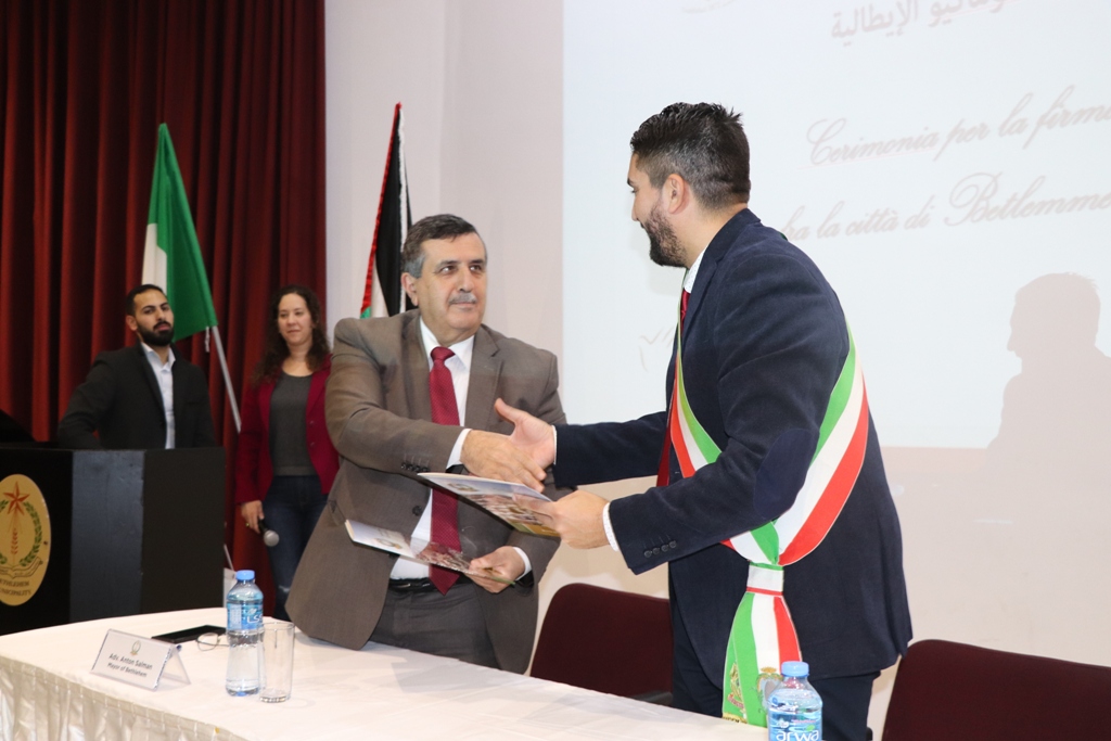 اتفاقية صداقة جديدة بين بلديتي بيت لحم وكوماكيو الإيطالية