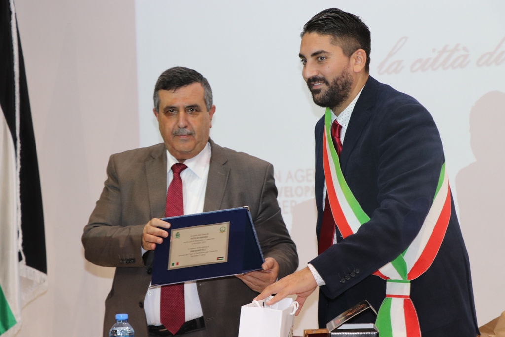 اتفاقية صداقة جديدة بين بلديتي بيت لحم وكوماكيو الإيطالية