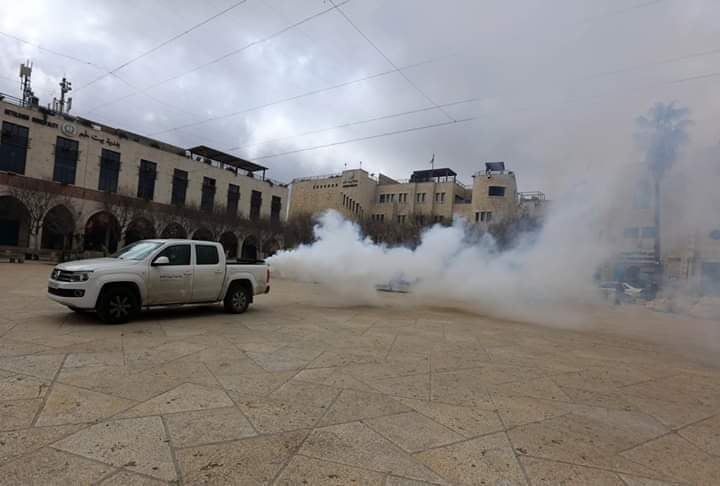 بالتعاون مع لجان المخيمات والهيئات المحلية: بلدية بيت لحم استنفار يومي في مواجهة فايروس كورونا يتعدى حدود المدينة