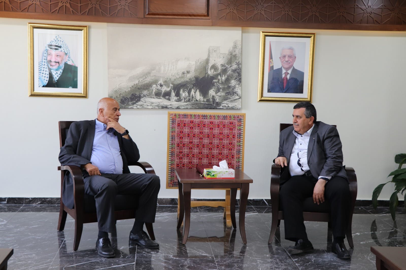 سلمان يطلع اللواء جبريل الرجوب على جهود بلدية بيت لحم في مواجهة فايروس كورونا