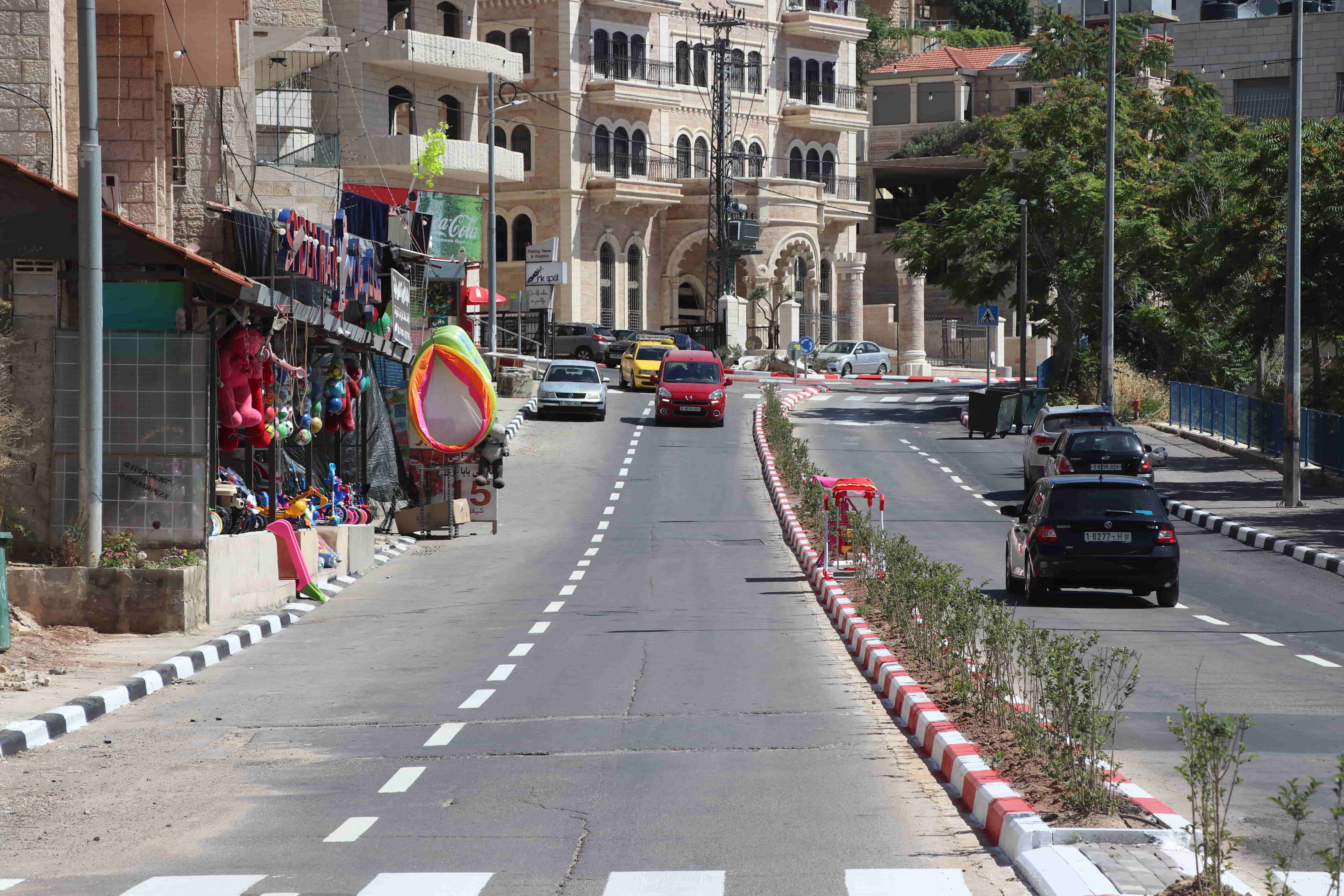 بلدية بيت لحم تنهي أعمال تأهيل "دوار تشيلي" ومقطع من شارع الكركفة 