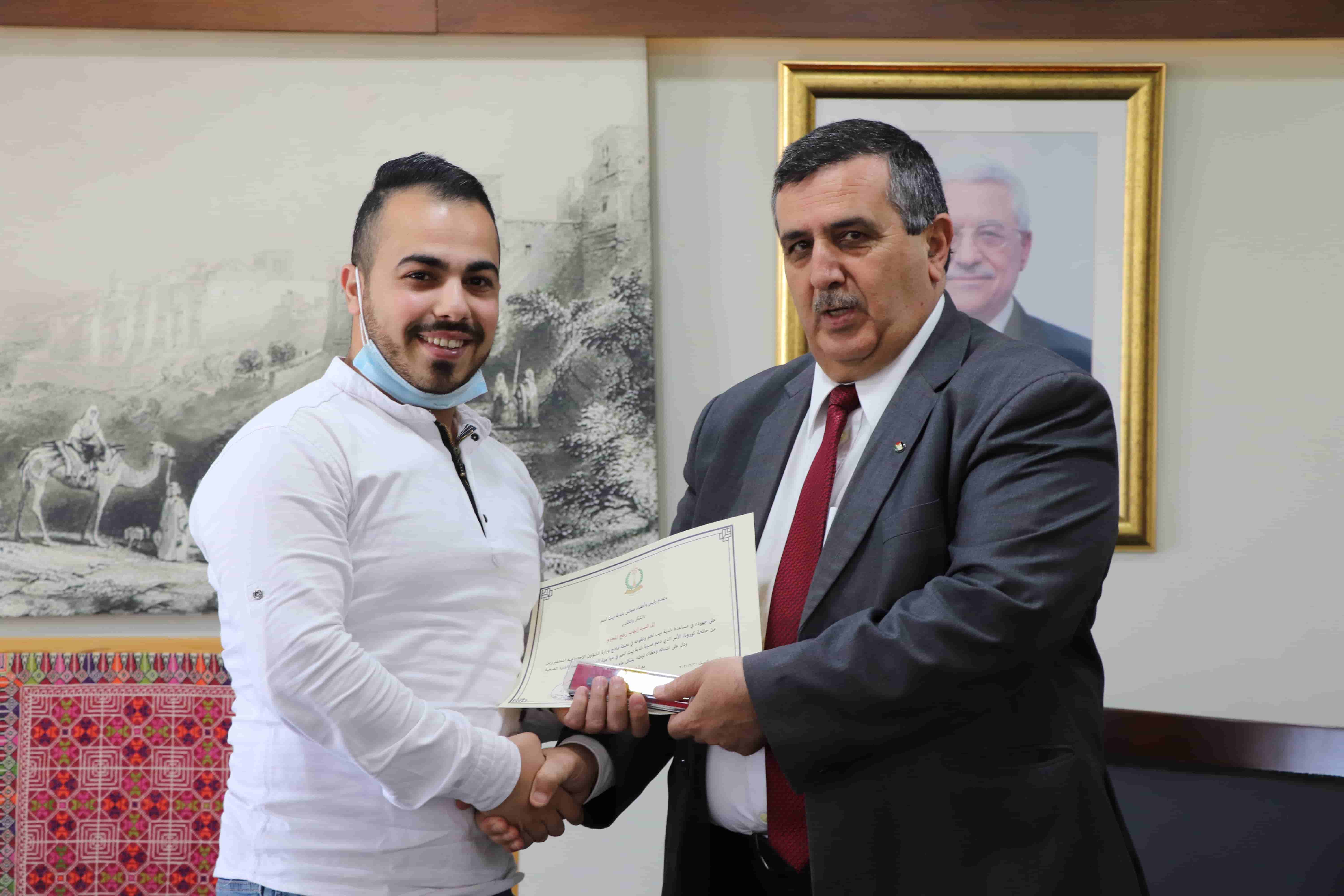 سلمان يكرم متطوعي بلدية بيت لحم خلال فترة جائحة كورونا