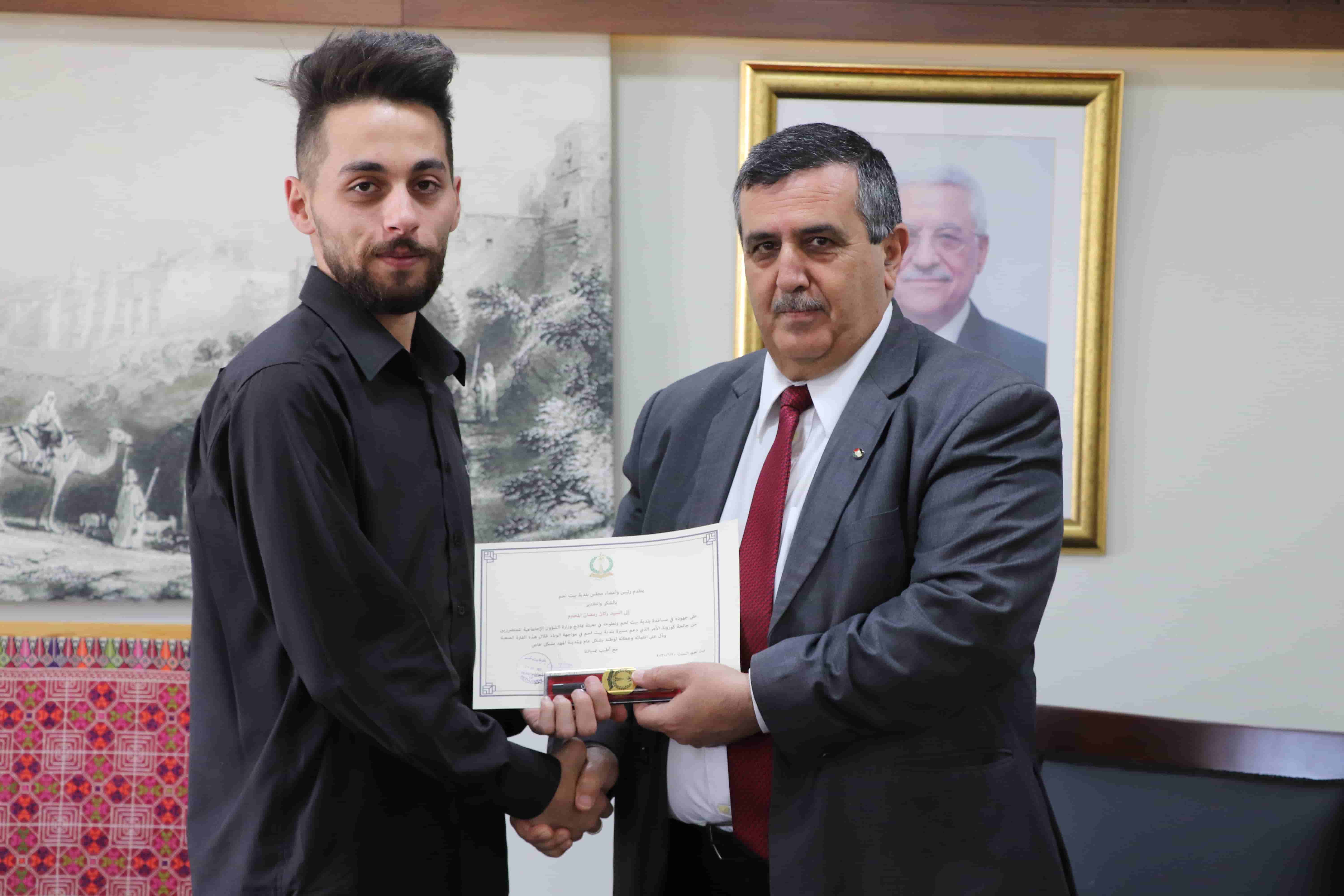 سلمان يكرم متطوعي بلدية بيت لحم خلال فترة جائحة كورونا