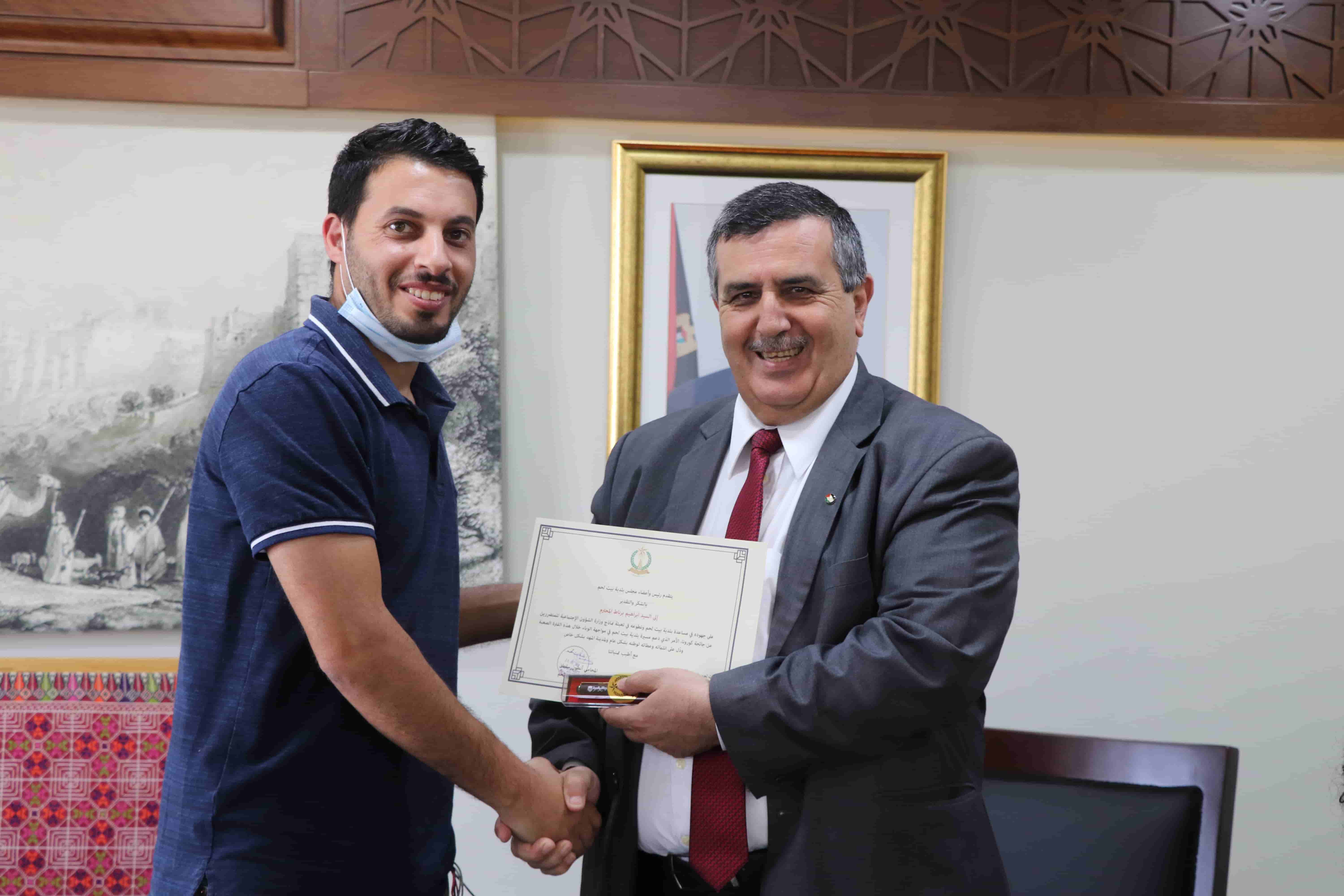 سلمان يكرم متطوعي بلدية بيت لحم خلال فترة جائحة كورونا