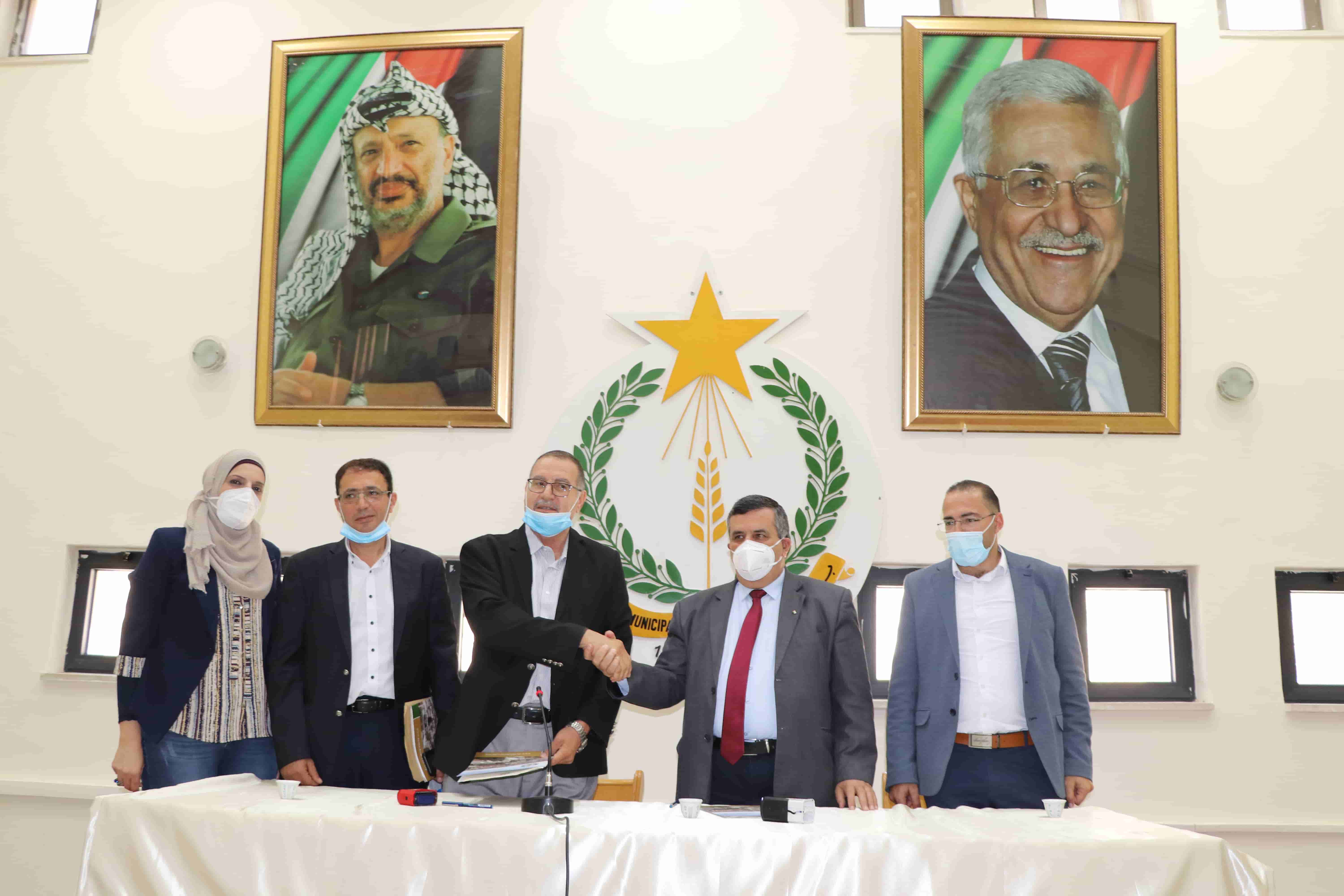 بلدية بيت لحم توقع إتفاقيتين لإنشاء والإشراف على مشروع مسلخ بلدي