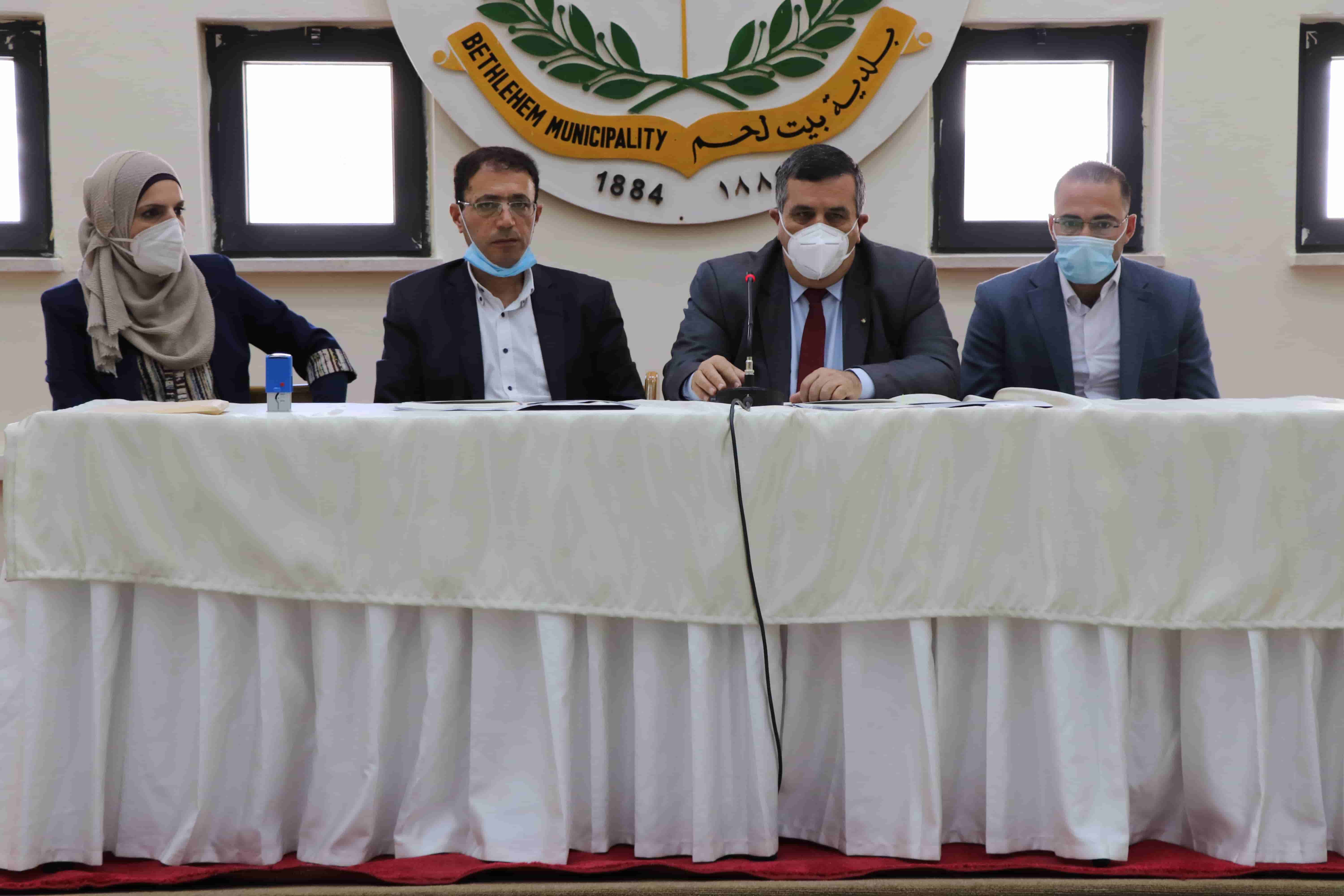 بلدية بيت لحم توقع إتفاقيتين لإنشاء والإشراف على مشروع مسلخ بلدي