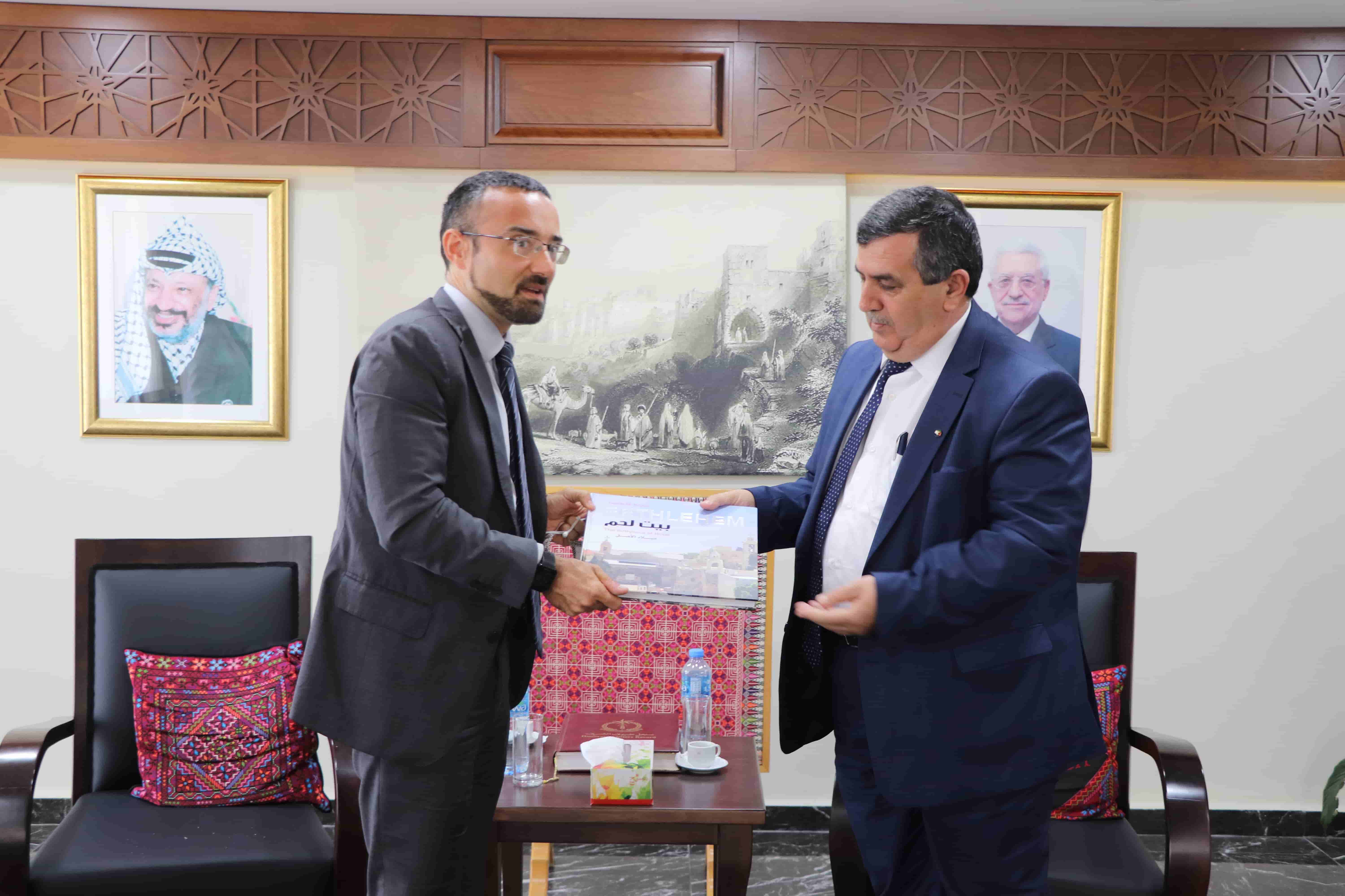 رئيس بلدية بيت لحم يرحب بالقنصل الإيطالي العام الجديد ويؤكد على استعداده للتعاون المشترك