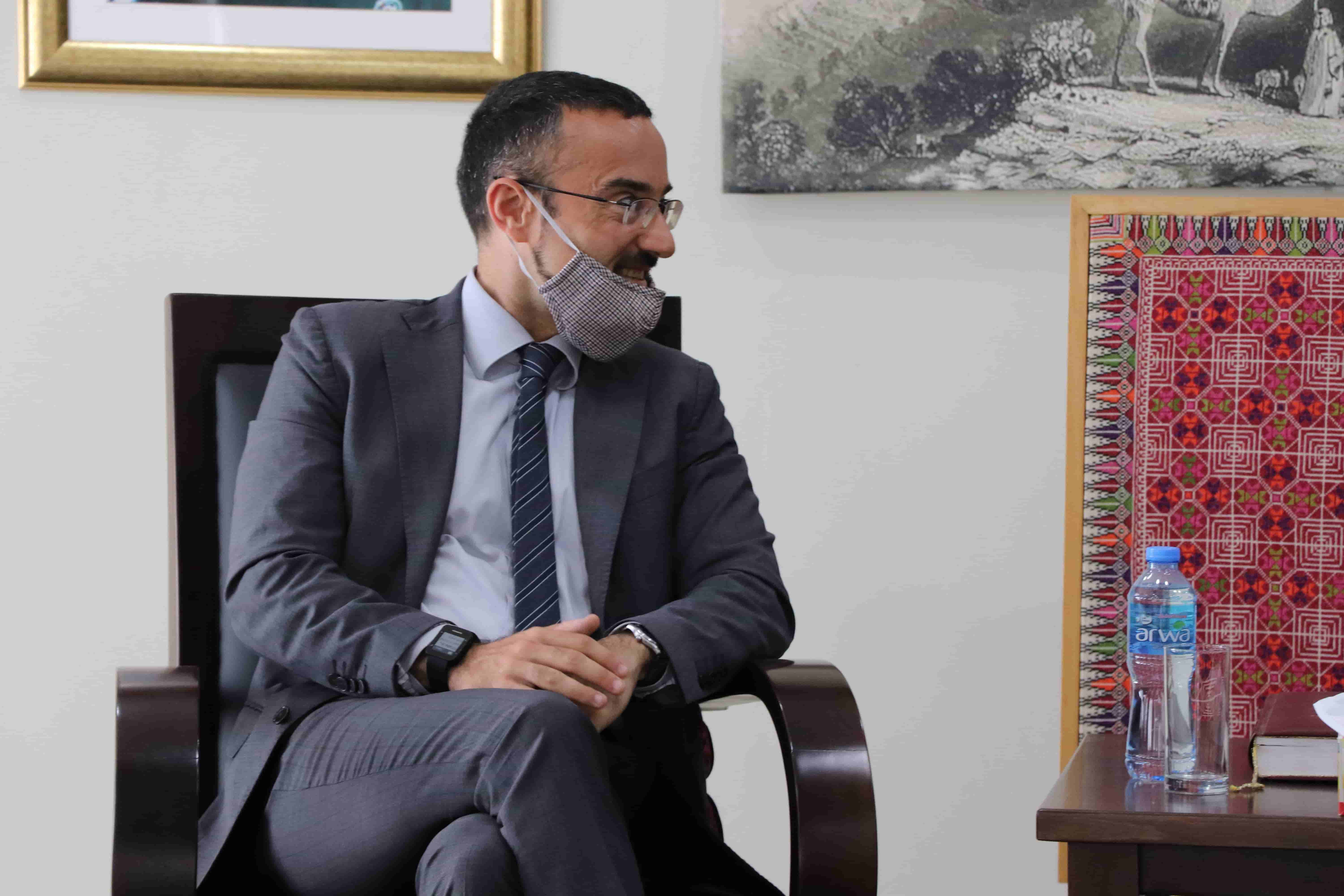 رئيس بلدية بيت لحم يرحب بالقنصل الإيطالي العام الجديد ويؤكد على استعداده للتعاون المشترك