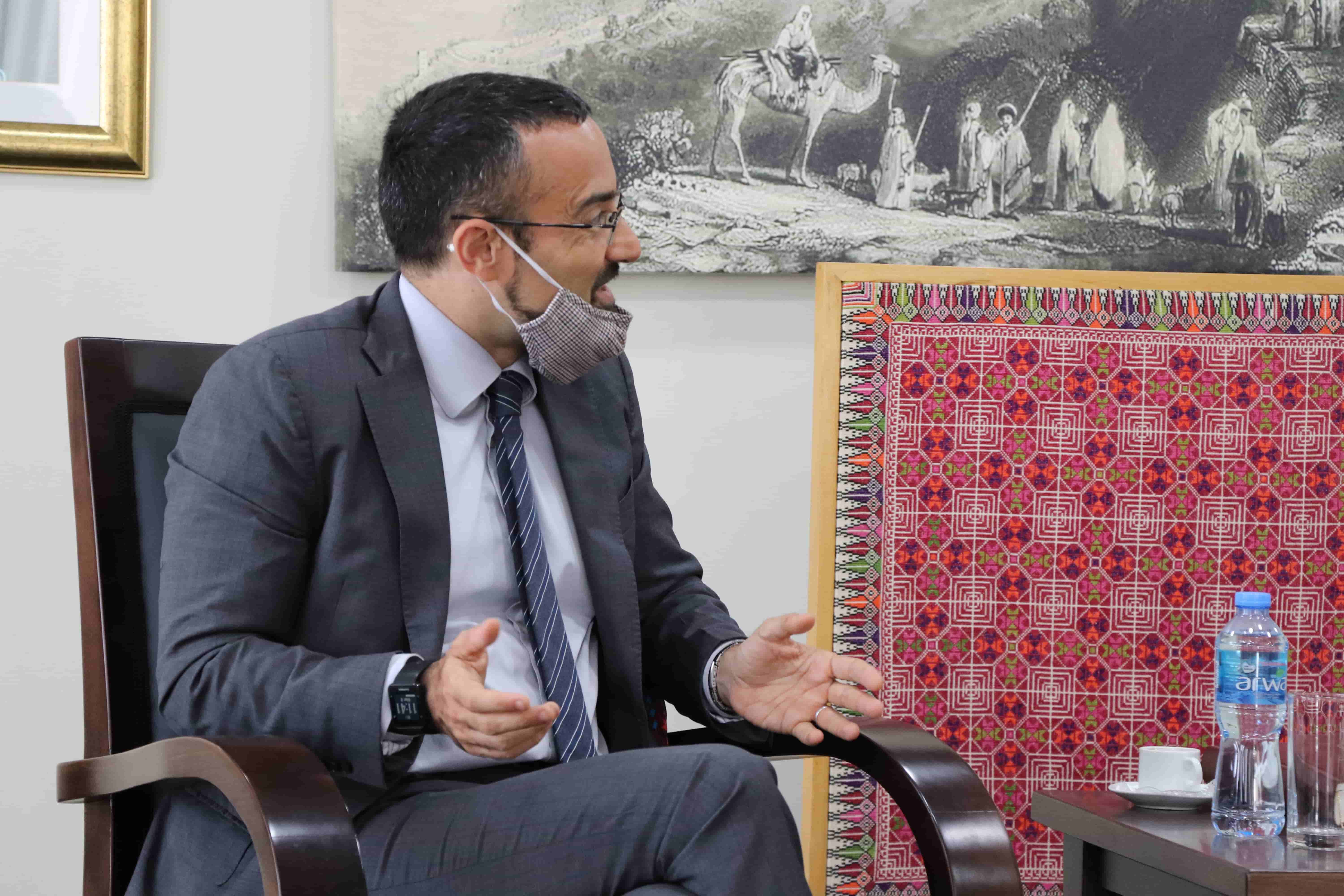 رئيس بلدية بيت لحم يرحب بالقنصل الإيطالي العام الجديد ويؤكد على استعداده للتعاون المشترك