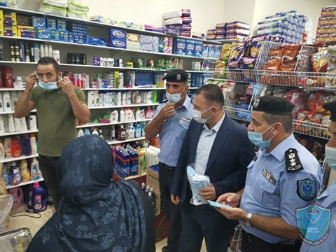 من خلال حملة مشتركة شرطة محافظة بيت لحم وبلدية بيت لحم تؤكدان على الإلتزام بإجراءات السلامة العامة بوقفة عيد الأضحى 