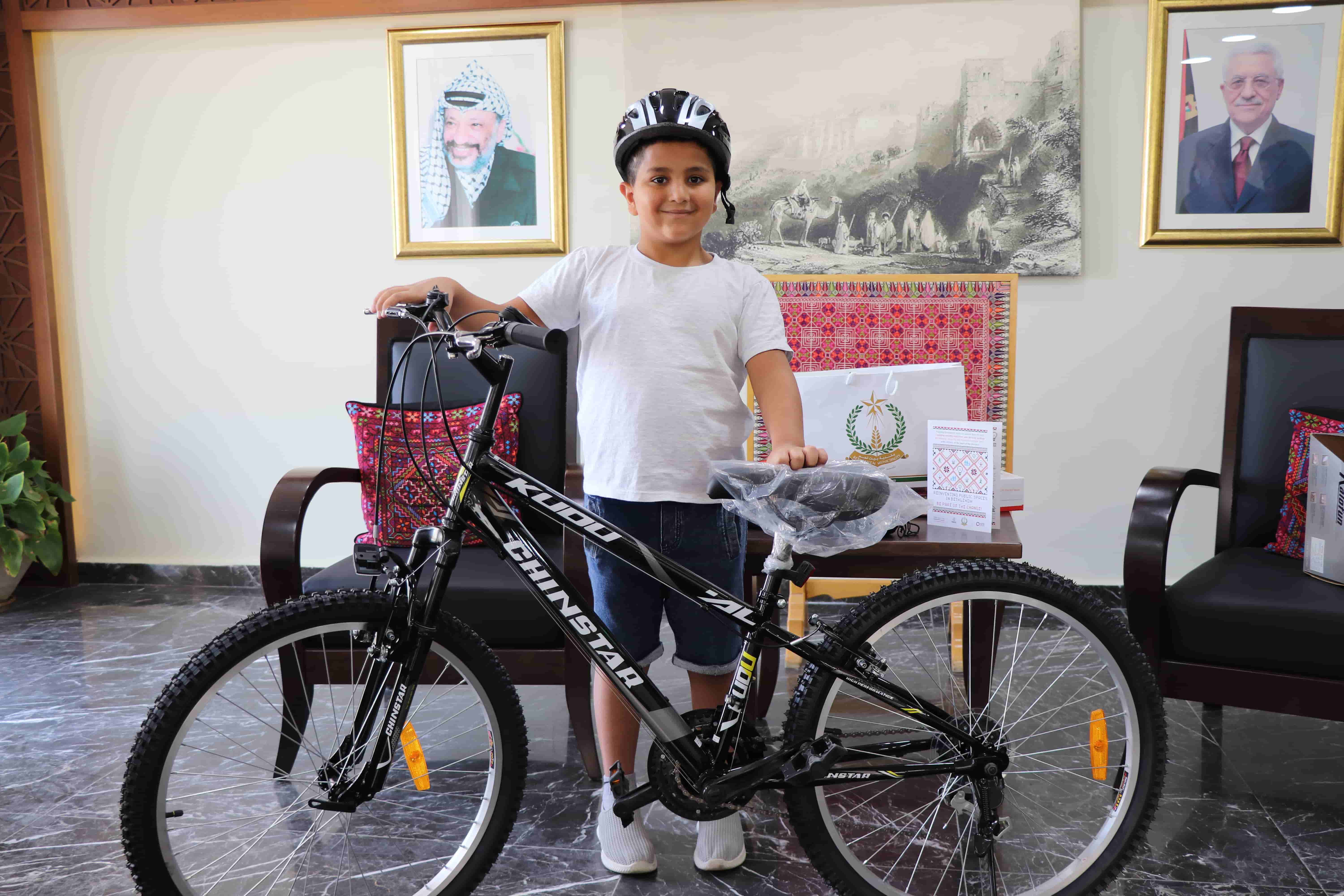 رئيس بلدية بيت لحم يكرم الفائزين في ماراثون الصور المنفذ من خلال مشروع "إعادة إستخدام المساحات العامة"