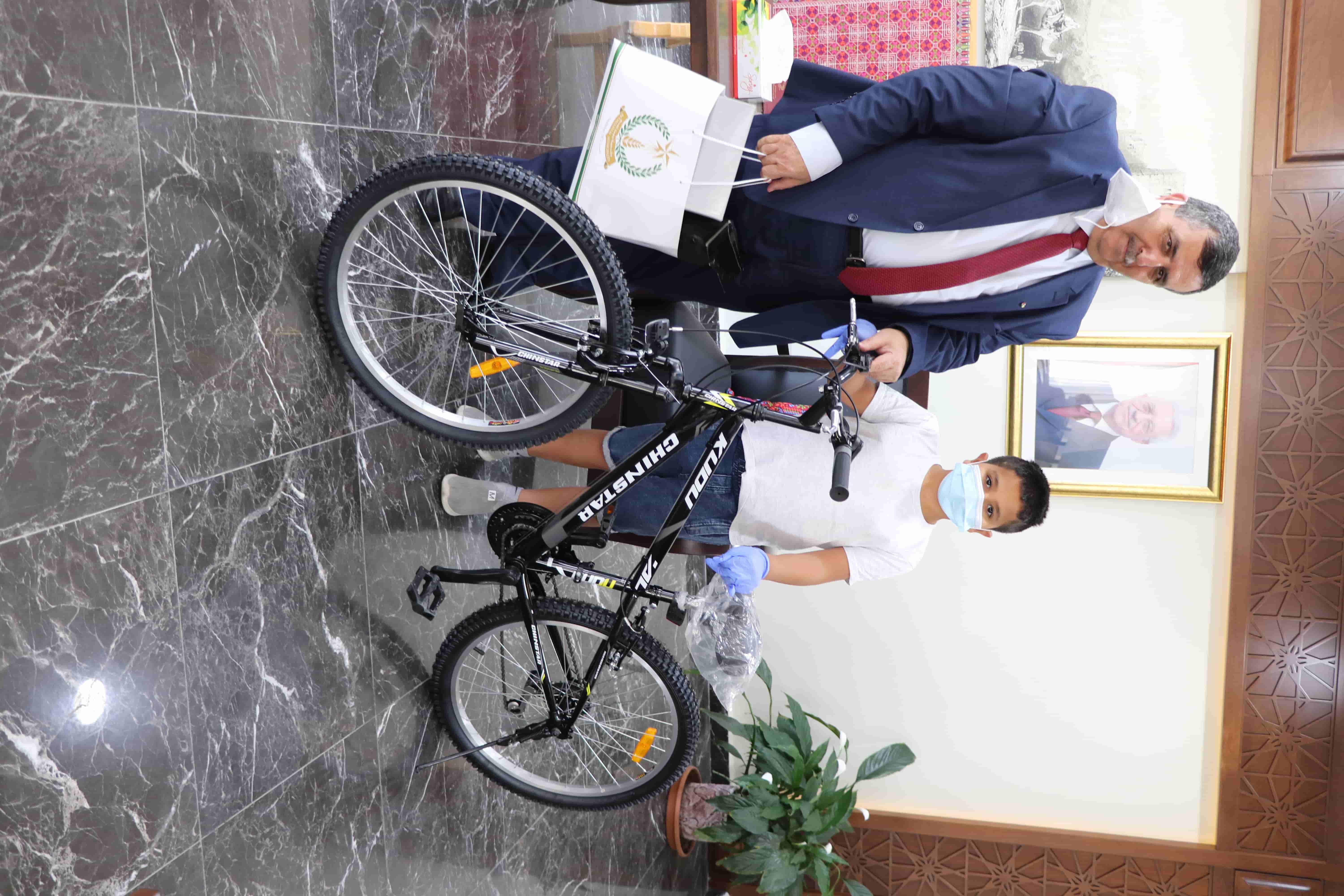 رئيس بلدية بيت لحم يكرم الفائزين في ماراثون الصور المنفذ من خلال مشروع "إعادة إستخدام المساحات العامة"