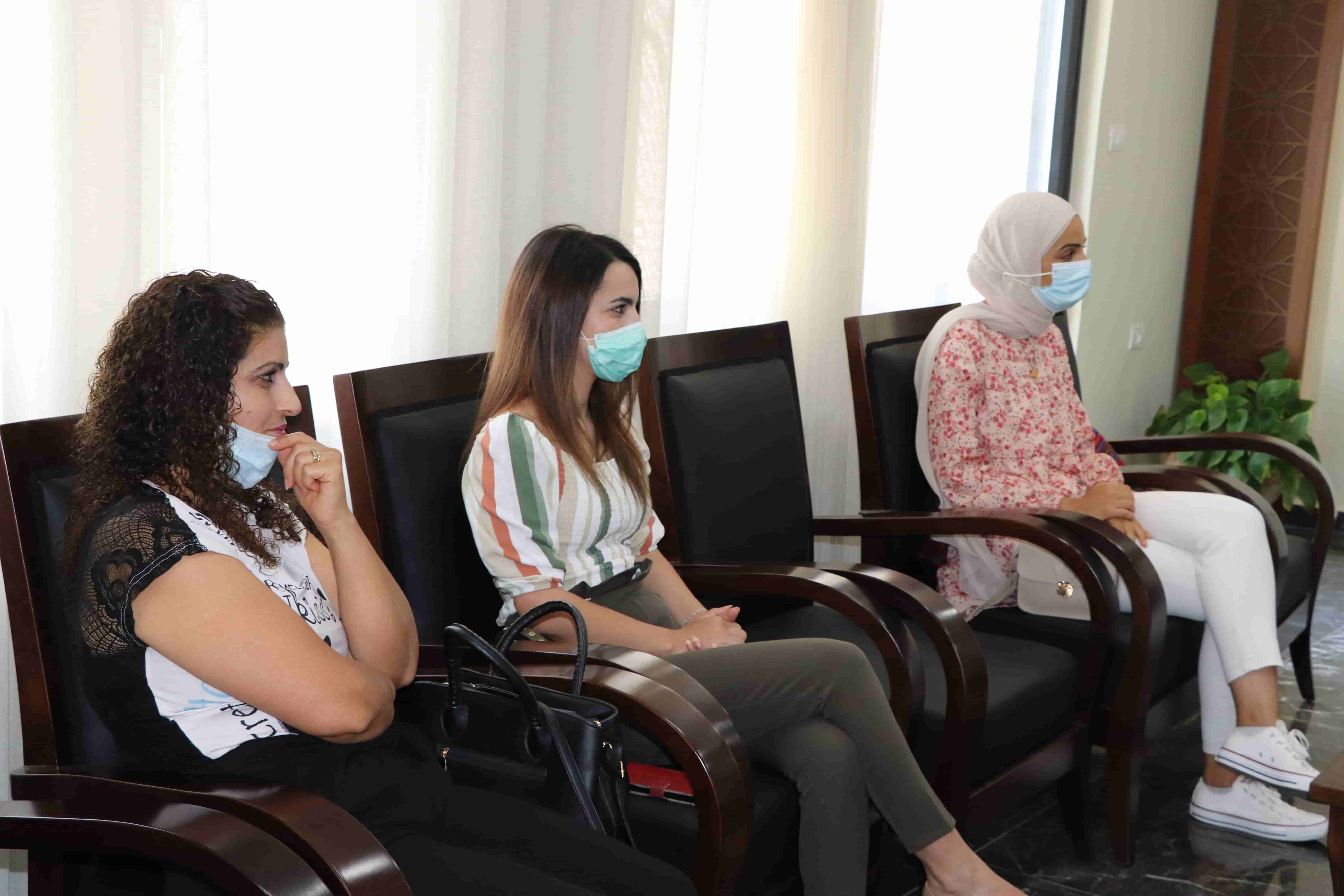 رئيس بلدية بيت لحم يكرم الفائزين في ماراثون الصور المنفذ من خلال مشروع "إعادة إستخدام المساحات العامة"