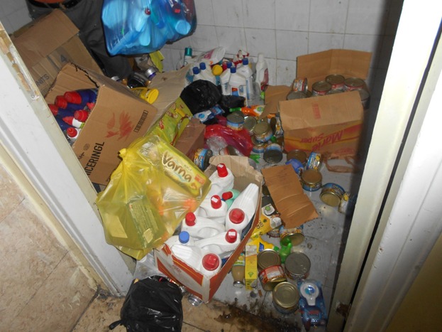 بلدية بيت لحم تتلف (2) طن من المواد الغذائية والإستهلاكية المنتهية الصلاحية والفاسدة من أسواق مدينة بيت لحم 