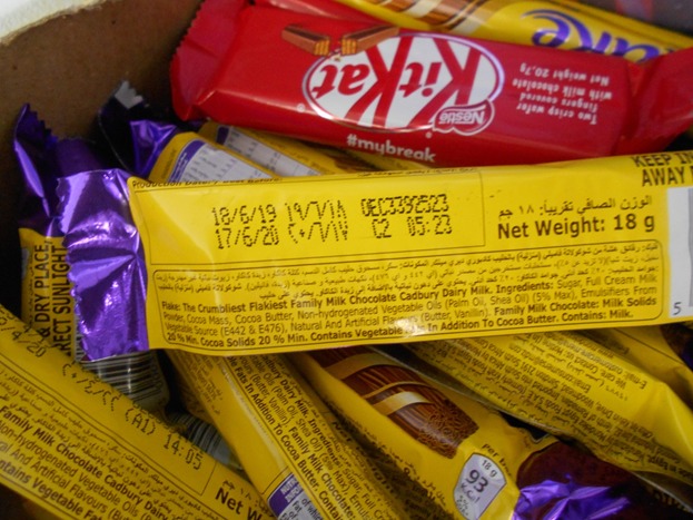 بلدية بيت لحم تتلف (2) طن من المواد الغذائية والإستهلاكية المنتهية الصلاحية والفاسدة من أسواق مدينة بيت لحم 