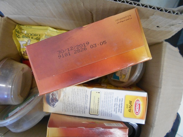 بلدية بيت لحم تتلف (2) طن من المواد الغذائية والإستهلاكية المنتهية الصلاحية والفاسدة من أسواق مدينة بيت لحم 