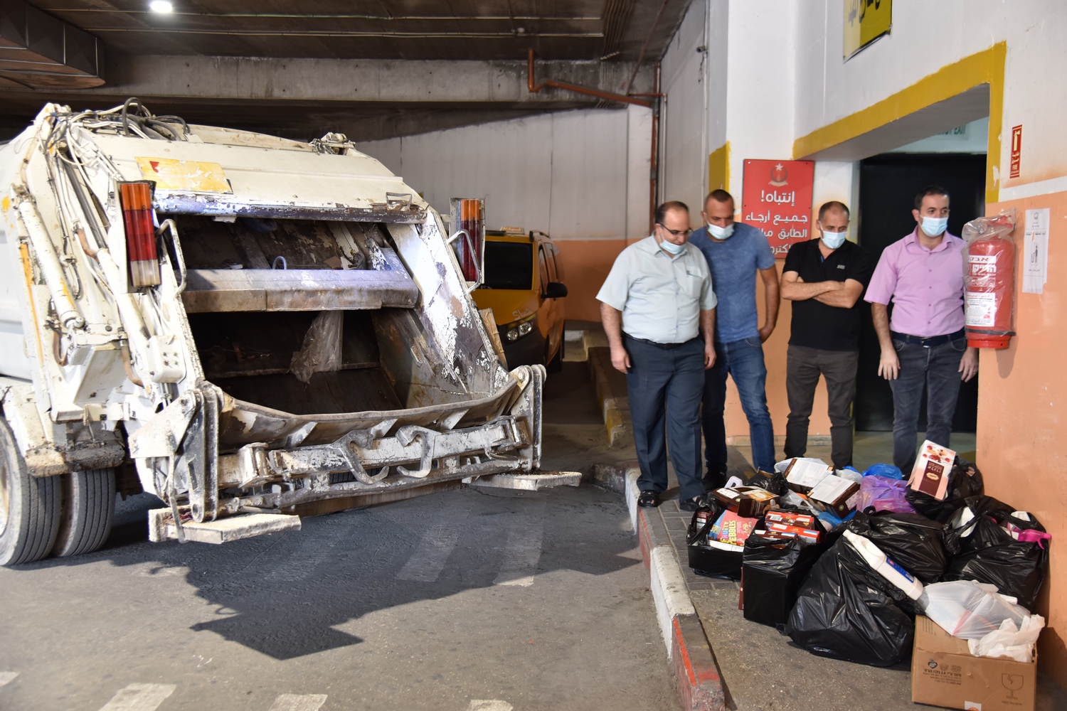 بلدية بيت لحم تستمر في جولاتها الميدانية الرقابية اليومية لمراقبة صلاحية المواد الغذائية