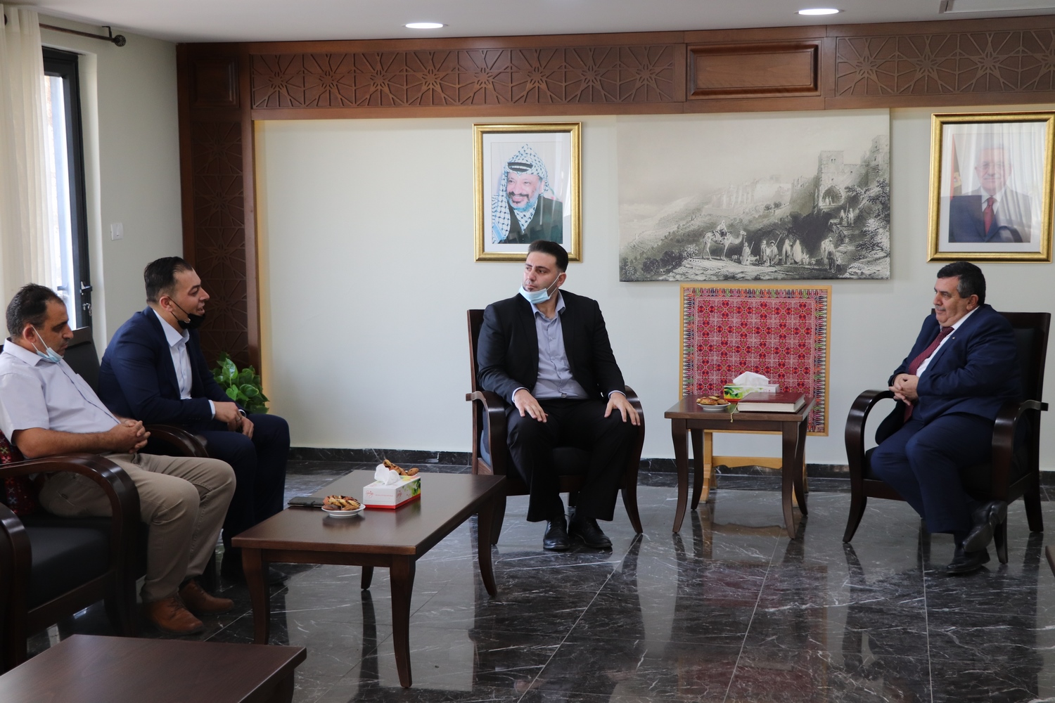 في سبيل تطوير البنية التحتية التكنولوجية واللوجستية:  رئيس بلدية بيت لحم يبحث سُبل التعاون مع مستشاري وزير الإتصالات وتكنولوجيا المعلومات الفلسطيني