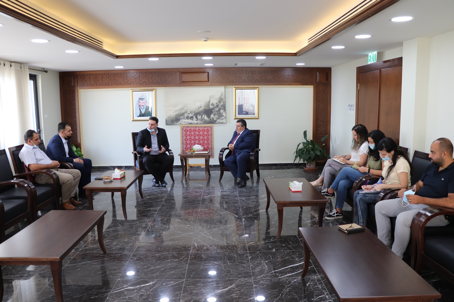 في سبيل تطوير البنية التحتية التكنولوجية واللوجستية:  رئيس بلدية بيت لحم يبحث سُبل التعاون مع مستشاري وزير الإتصالات وتكنولوجيا المعلومات الفلسطيني