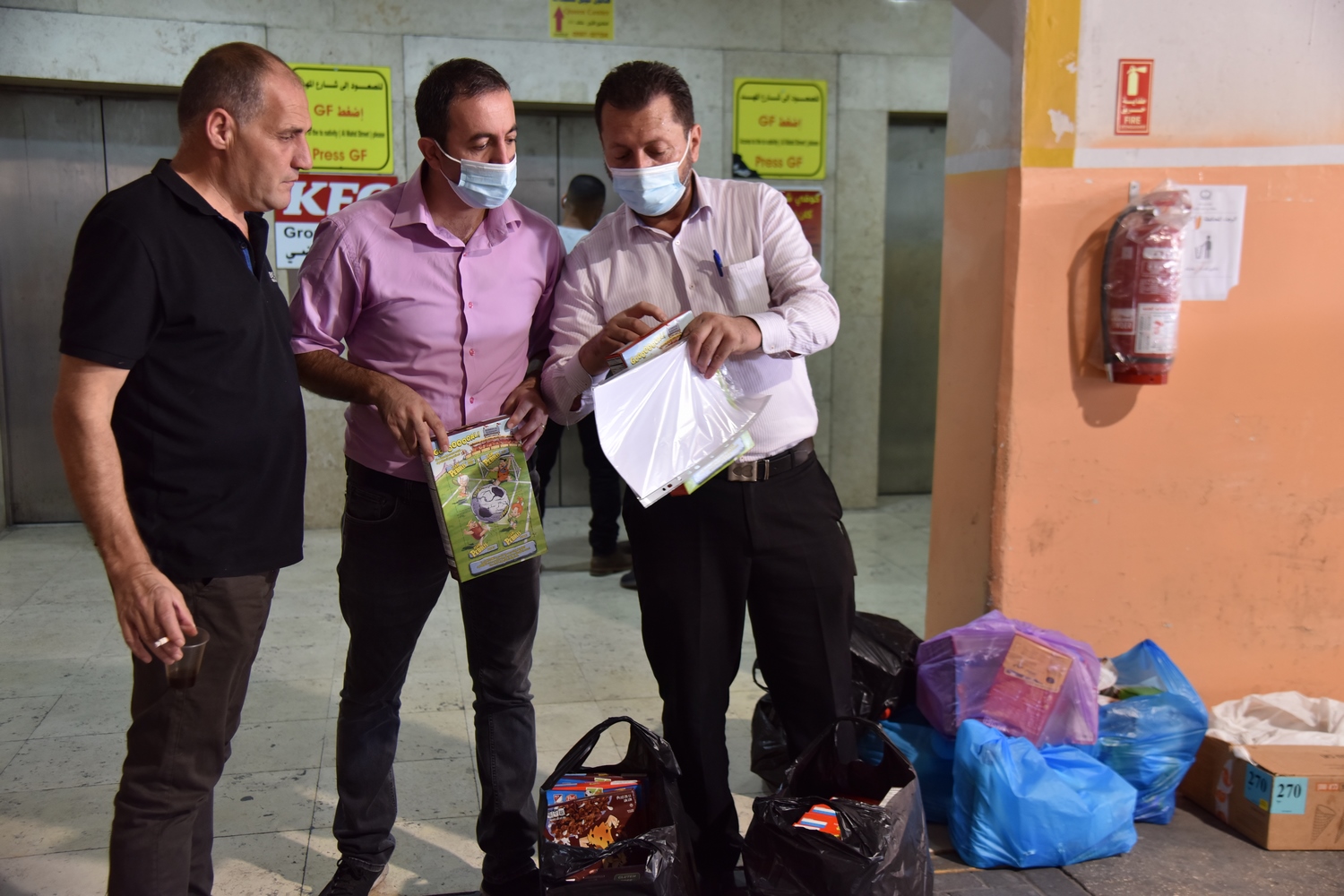 بلدية بيت لحم تستمر في جولاتها الميدانية الرقابية اليومية لمراقبة صلاحية المواد الغذائية