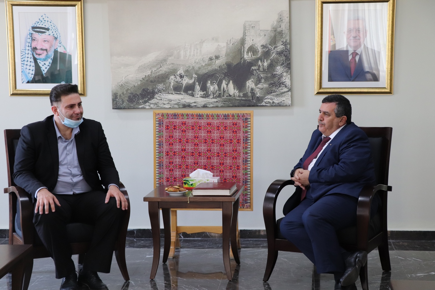 في سبيل تطوير البنية التحتية التكنولوجية واللوجستية:  رئيس بلدية بيت لحم يبحث سُبل التعاون مع مستشاري وزير الإتصالات وتكنولوجيا المعلومات الفلسطيني