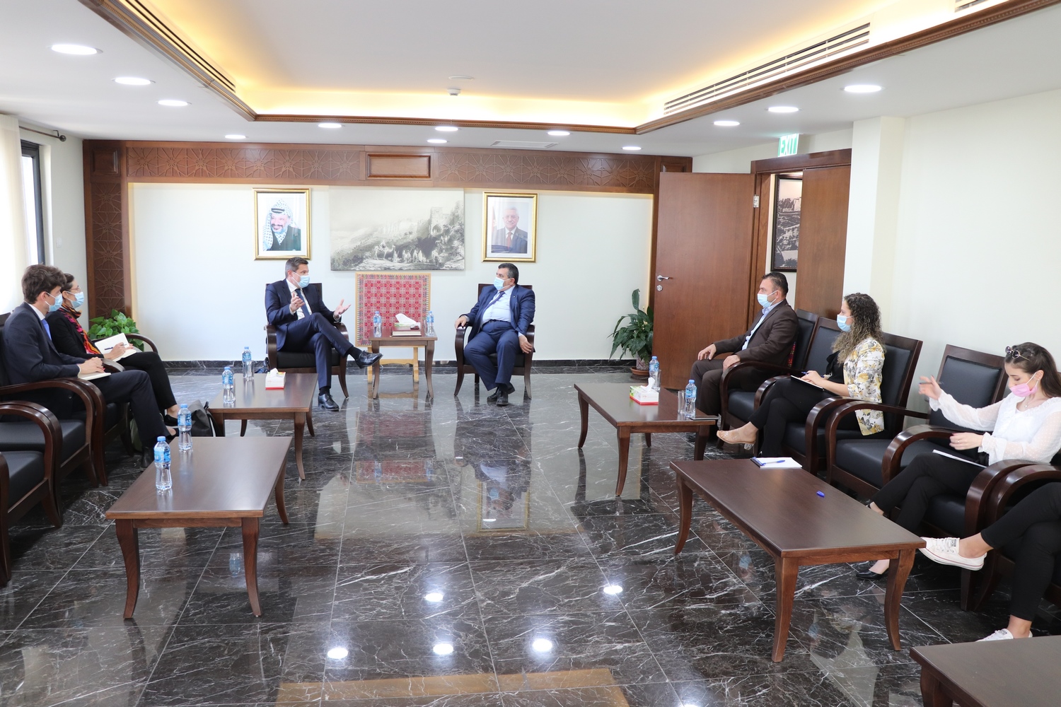 رئيس بلدية بيت لحم يبحث مع ممثل جمهورية سويسرا الجديد في فلسطين سُبل التعاون وتوقيع إتفاقية توأمة مع مدينة إنغلبرج السويسرية